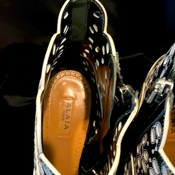 ALAIA LASER CUT 2 TONE LEATHER HIGH HEEL ANKLE BOOTIES - 9 - NEW ! - Picture 7 of 9